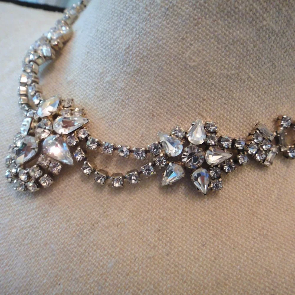 Rhinestone Vintage - Picture 9 of 15